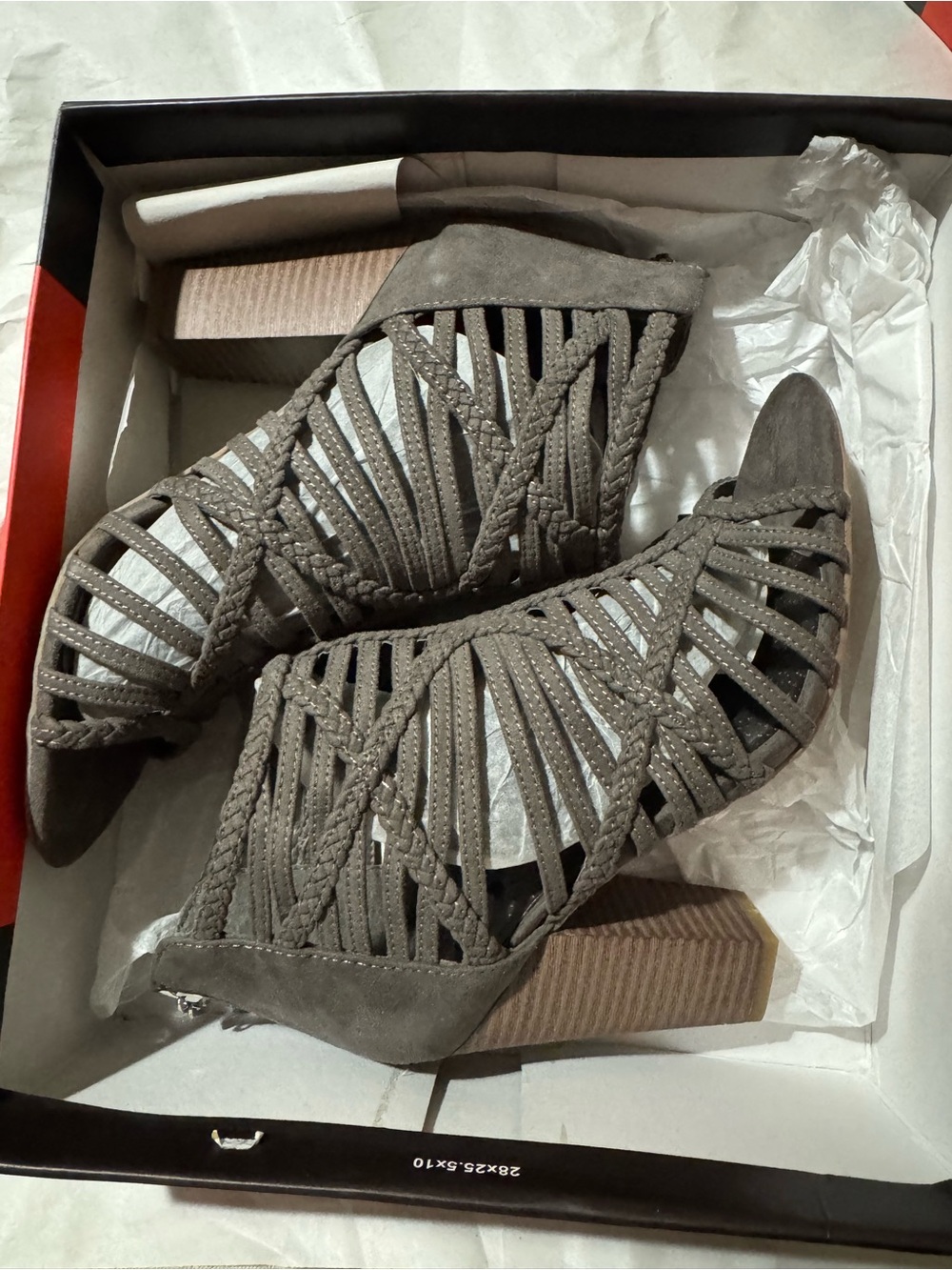 Guess by Guess GgJaelus Gray Strappy Block Heel Sandals Women’s Size 7.5 Nwt